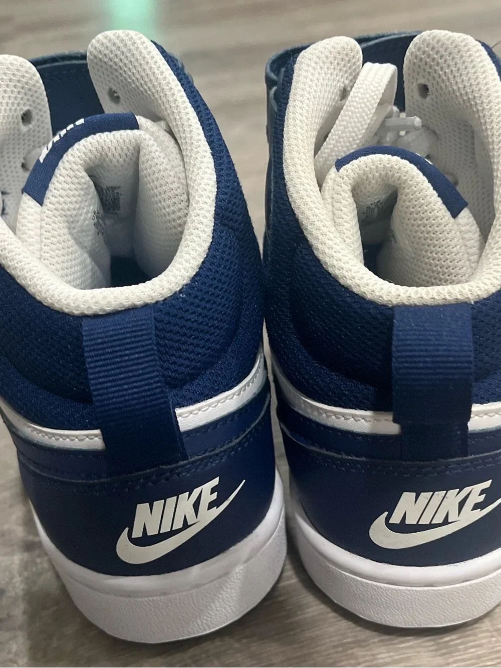 Nike court borough mid 2 sneakers size 5.5 youth